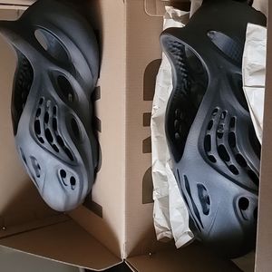 YEEZY foam runner ONYX